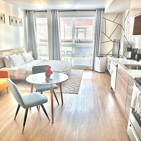 Modern Apartment Downtown Tacoma Near The Convention Center, Free Netflix , King Size Bed & Futon Sofa Bed , Ac, Great Amenities Rooftop, Self-Check-In Экстерьер фото